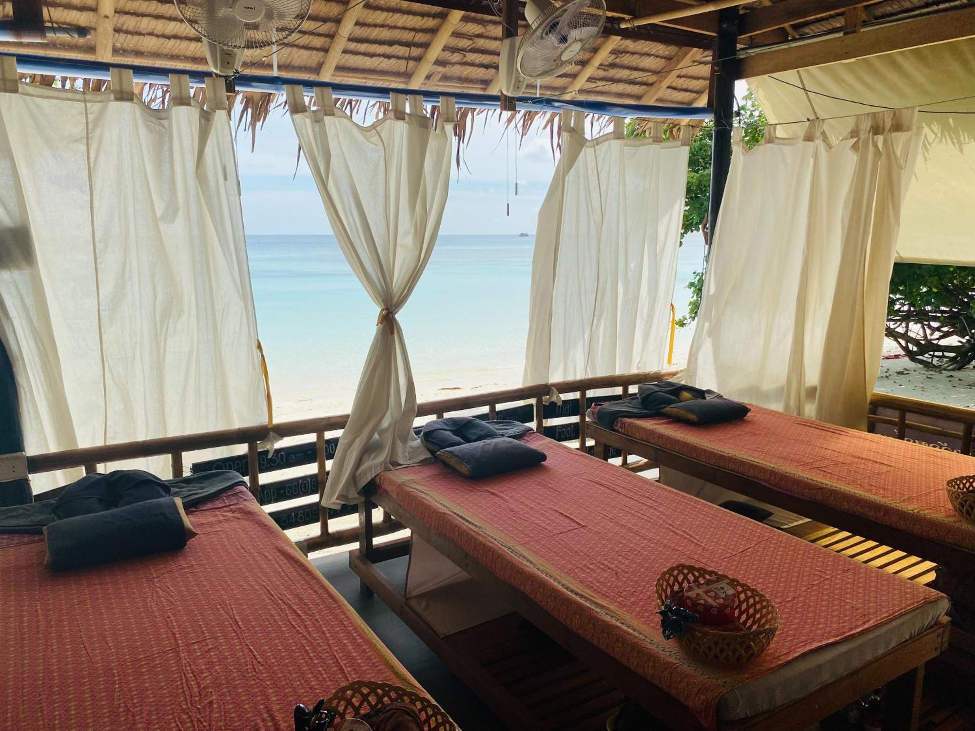 Bella Vista Beach Resort Koh Lipe Buitenkant foto