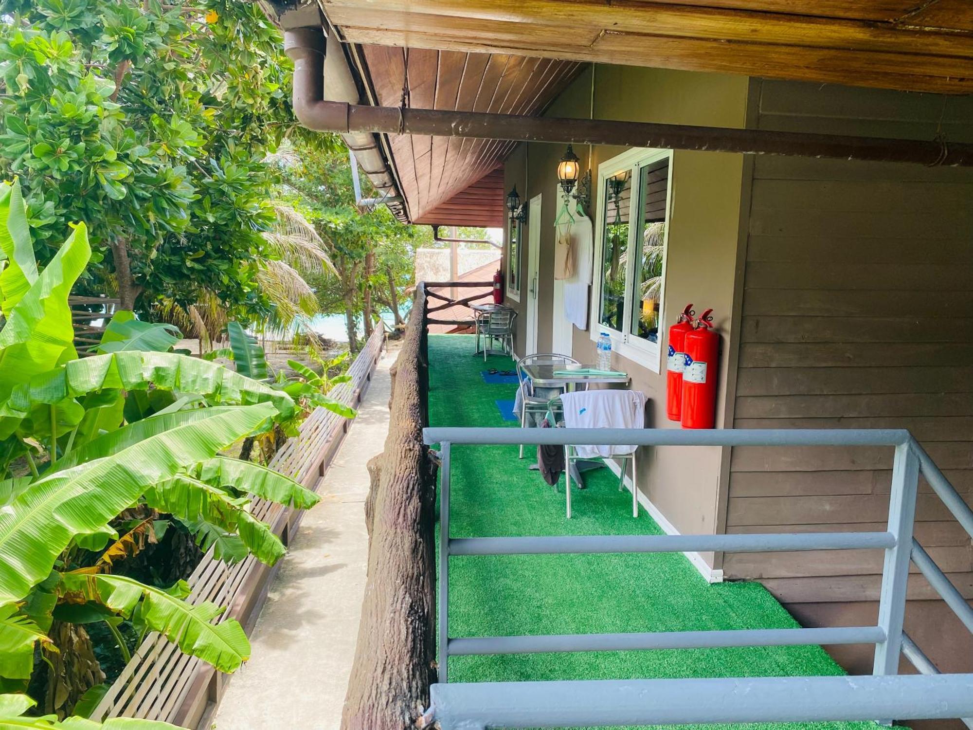 Bella Vista Beach Resort Koh Lipe Buitenkant foto